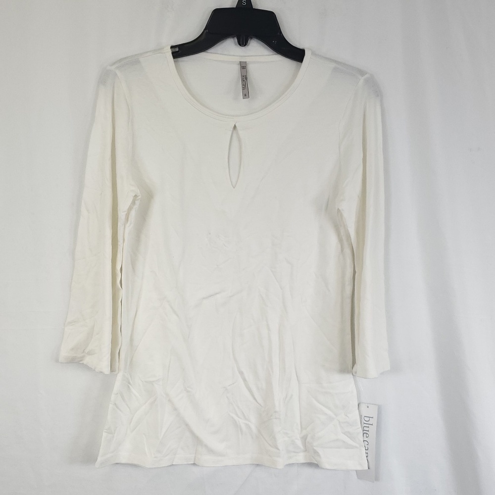 BLUE CANOE Ivory 3/4 Sleeve Keyhole Top